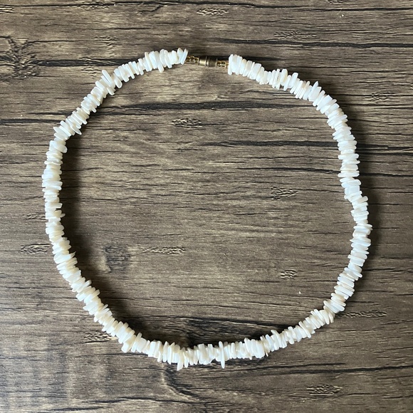 NWOT Off white shell necklace beach jewelry - Picture 1 of 4
